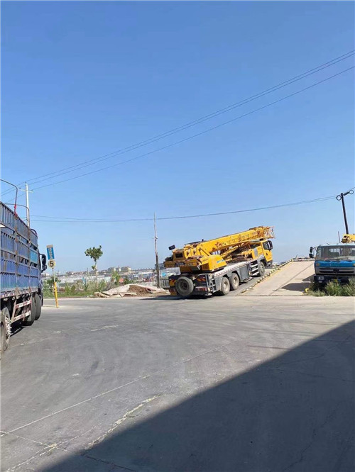 平凉市25吨吊车的租赁价格大概是多少？