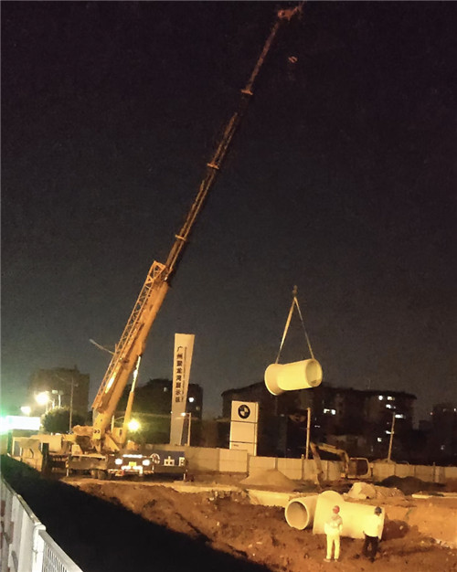 平凉市“弯臂矫正”—— 吊车的 “形变补偿” 技术